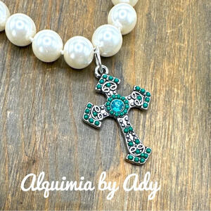Big maxi Pearls and turquoise silver statement cross pendant short necklace